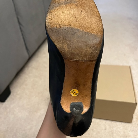 Manolo Blahnik stiletto booties - Picture 3 of 9